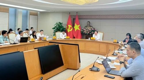 Phó Thủ tướng Chính phủ Lê Tiến Châu chủ trì họp về dự thảo Nghị định quy định chi tiết một số điều và biện pháp để tổ chức, hướng dẫn thi hành Nghị quyết số 20/2026/QH16. (Ảnh: TTXVN)