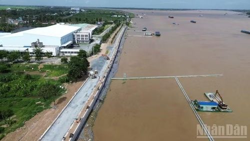 Các đơn vị đang tăng tốc thi công để hoàn thiện dự án trước khi mùa lũ 2026 vào cao điểm.