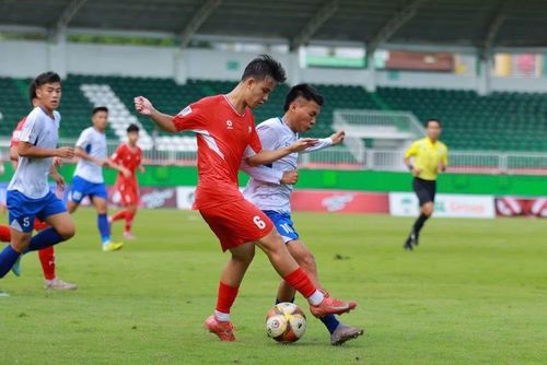 Hai đội cạnh tranh quyết liệt trong trận chung kết. (Ảnh: VFF)