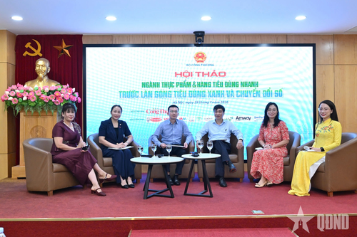 Các đại biểu tại hội thảo.