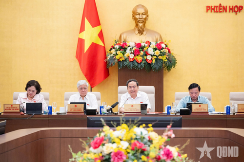 Chủ tịch Quốc hội Trần Thanh Mẫn chủ trì phiên họp.