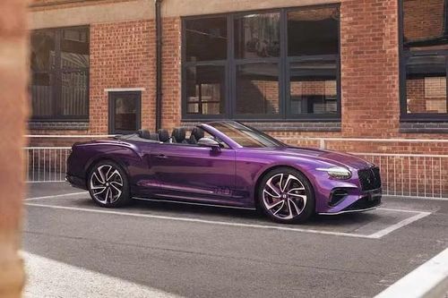Câu chuyện về sự liên tục này là trọng tâm trong cách Bentley định hình sự phát triển của các sản phẩm và nhà máy của mình, đặc biệt là khi hãng hướng tới các mẫu xe điện và hệ thống sản xuất kỹ thuật số hơn. Ngoài ra Bentley cũng kỷ niệm 80 năm hoạt động tại Crewe với buổi tiệc mừng quy tụ 107 chiếc Bentley thuộc sở hữu của các thành viên Câu lạc bộ Lái xe Bentley, được đậu dọc theo đường Pyms Lane theo thứ tự sản xuất.