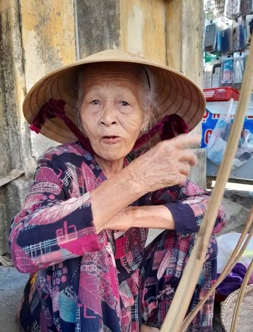Mệ Gái năm nay đã ngoài 80 tuổi.