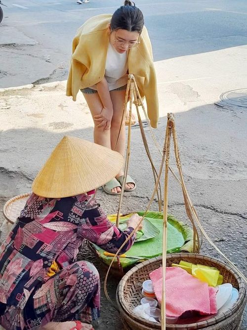 Nhiều người đã ăn bánh đúc mật của mệ Gái mấy chục năm nay.