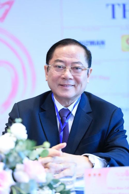 Nhà báo Lê Xuân Sơn - nguyên Tổng Biên tập báo Tiền Phong - giữ vị trí cố vấn của cuộc thi.