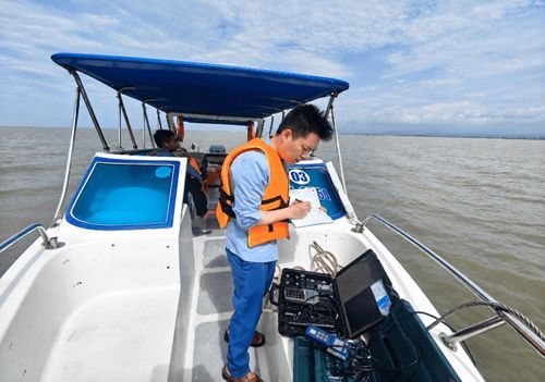 Quan trắc nước biển khu vực miền Đông.