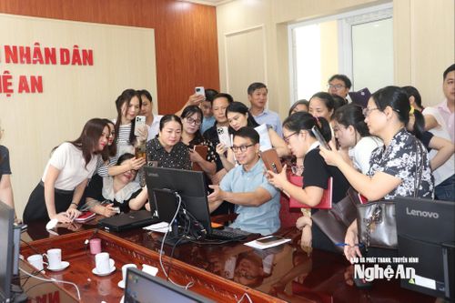 Các đại biểu tập huấn tại hội nghị.