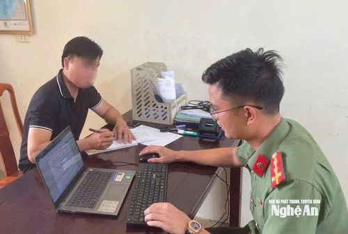 Anh N.S.L làm việc tại cơ quan Công an. Ảnh: Quỳnh Trang.