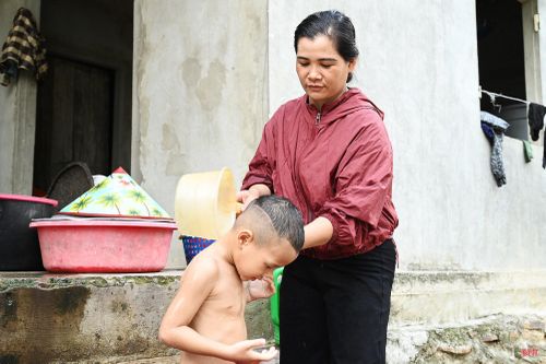 Mọi sinh hoạt của người dân ở đây đều phải tính toán kỹ lưỡng với sự tiết kiệm tối đa.