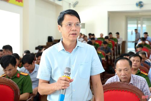 Giám đốc Văn phòng Đăng ký đất đai tỉnh Nguyễn Cao Sâm phát biểu tại hội nghị.