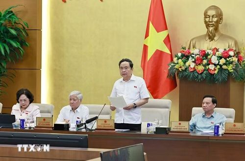 Chủ tịch Quốc hội Trần Thanh Mẫn phát biểu bế mạc Phiên họp thứ tư của Ủy ban Thường vụ Quốc hội. (Ảnh: Doãn Tấn/TTXVN)