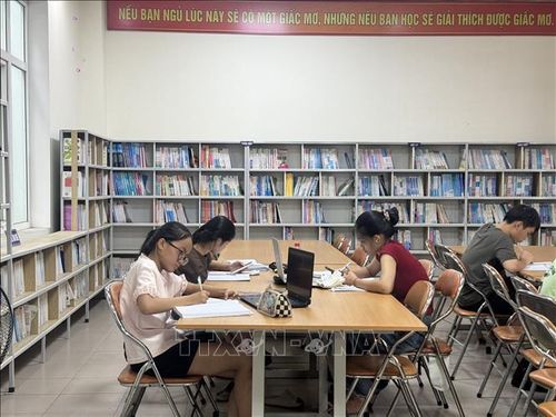 Thư viện Hà Tĩnh trở thành "điểm hẹn tri thức" cho học sinh trong những ngày hè.
