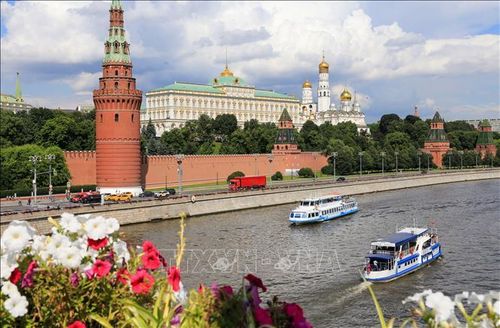 Quần thể Điện Kremlin là tâm điểm của các tuyến du lịch đường sông Moskva.