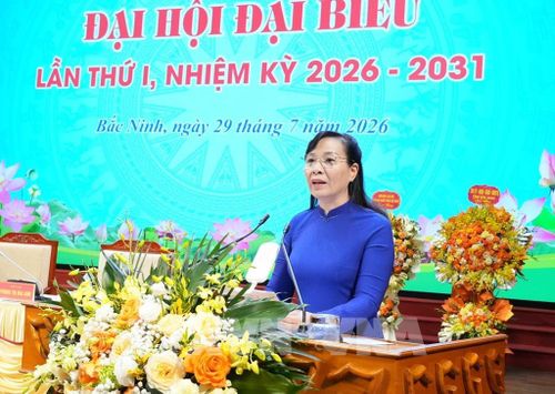 Chủ tịch Ủy ban Mặt trận Tổ quốc Việt Nam tỉnh Bắc Ninh Nguyễn Thị Hà phát biểu tại Đại hội. Ảnh: Đồng Thúy - TTXVN 
