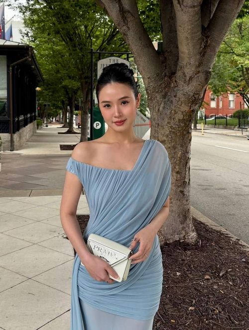 Phong cách thanh lịch cùng những khoảnh khắc tự nhiên giúp Midu tiếp tục ghi điểm với người hâm mộ. Ảnh: FBNV.