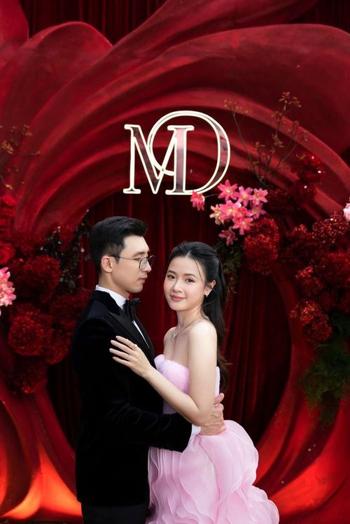 Hai năm sau ngày cưới, Midu và Minh Đạt vẫn duy trì cuộc sống kín tiếng nhưng thường xuyên đồng hành trong những chuyến đi. Ảnh: FBNV.