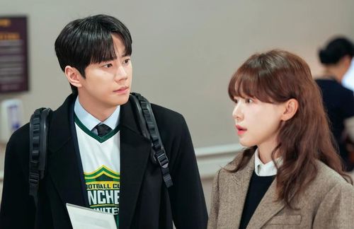 Với rating 13,568%, Reborn Rookie (Chủ Tịch Tập Sự) trở thành một trong những tác phẩm chính kịch thương trường nổi bật của năm. Phim kể về hành trình của một chàng trai trẻ bước chân vào tập đoàn Choiseong Group dưới thân phận mới, bắt đầu từ vị trí thấp nhất. Từ một "rookie" thiếu kinh nghiệm, anh dần thích nghi với môi trường khốc liệt của giới tài phiệt, vượt qua các cuộc đấu đá quyền lực để từng bước vươn tới vị trí lãnh đạo cao nhất. Nội dung tập trung khai thác tham vọng, sự trưởng thành và những lựa chọn khó khăn trong môi trường doanh nghiệp.