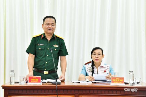 Đại tá Bùi Đăng Ninh - Chính ủy Bộ CHQS tỉnh phát biểu tại buổi làm việc.