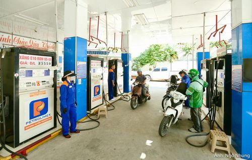 Xăng E10 trở thành lựa chọn quen thuộc của người dân Thanh Hóa.