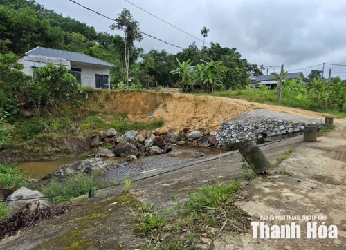 Hiện trạng tràn Hang Na, bản Năng Cát.