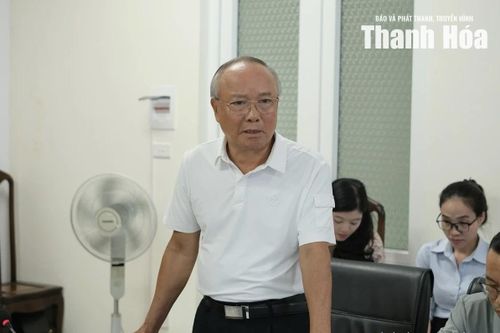 Đại diện doanh nghiệp trao đổi những khó khăn, vướng mắc và đề xuất giải pháp đẩy mạnh xuất khẩu hàng hóa.