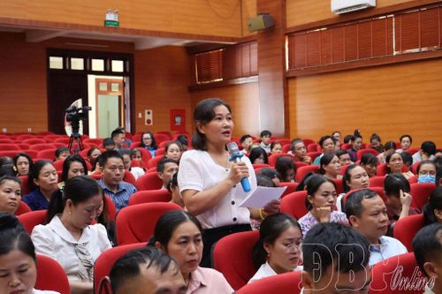 Công đoàn viên Trung tâm Y tế Thanh An kiến nghị liên quan đội ngũ hộ lý tại các cơ sở y tế công lập chuyển sang làm việc theo hợp đồng lao động. Ảnh: LĐLĐ tỉnh