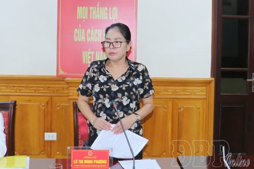 Phó Chủ tịch Thường trực Ủy ban MTTQ Việt Nam tỉnh Lò Thị Minh Phượng phát biểu tại phiên họp.