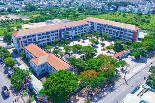 Trường THCS Trường Sa (phường Trảng Dài) nằm gần 3 trường tiểu học và 1 trường cùng cấp học trong bán kính chưa tới 1km.