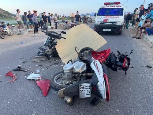  Hiện trường vụ tai nạn nghiêm trọng xảy ra chiều 21.5 trên tuyến Cát Tiến - Diêm Vân, đoạn qua thôn Lộc Hạ (xã Tuy Phước). Ảnh: Quốc Đạt 