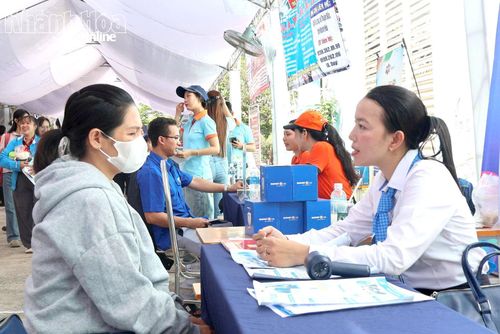 Thông qua các phiên giao dịch, ngày hội việc làm giúp người lao động và doanh nghiệp gặp trực tiếp để trao đổi, phỏng vấn tuyển dụng.