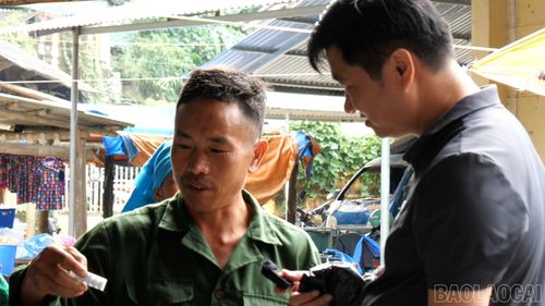 Dù không đọc được chữ trên bao bì, nhưng nhiều người dân mua thuốc bảo vệ thực vật chủ yếu do thói quen.