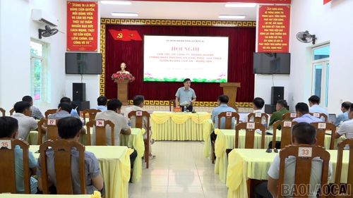 UBND xã Bảo Ái làm việc với các doanh nghiệp khai thác khoáng sản, tìm giải pháp khắc phục tình trạng xuống cấp của tuyến đường.