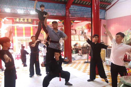 Các tiết mục được dàn dựng công phu mang đậm bản sắc văn hóa của người Hoa