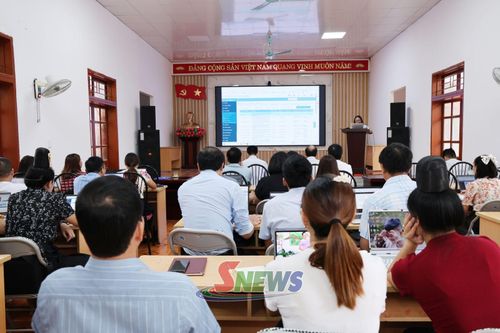 Xã Chiềng La tổ chức tập huấn sử dụng phần mềm VNPT ioffce cho giáo viên, cán bộ Trạm Y tế xã, cán bộ quản lý bản sau khi sáp nhập.