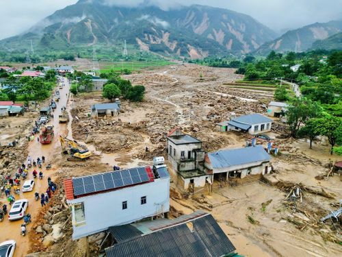 Drone được triển khai tìm kiếm, khảo sát hiện trường sạt lở và khu vực hồ thủy điện Huội Quảng - Bản Chát.