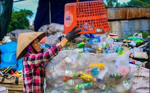 Người thu gom rác phi chính thức chính là "tuyến phòng thủ" đầu tiên ngăn rác hữu cơ và nhựa phân hủy sớm
