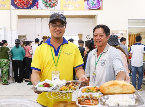 “Bữa cơm Công đoàn” mang đến những suất ăn đầy đủ dinh dưỡng, đa dạng thực đơn, góp phần động viên, khích lệ tinh thần đoàn viên, người lao động.