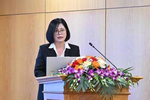 Bà Lê Thị Việt Hà, Phó Trưởng phòng Quản lý hoạt động thương mại điện tử, Cục Thương mại điện tử và Kinh tế số (Bộ Công Thương) phát biểu tại hội thảo