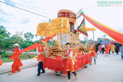 Trang nghiêm Lễ rước sắc tại Lễ hội Đền thờ Sát hải Đại vương Hoàng Tá Thốn năm 2026.