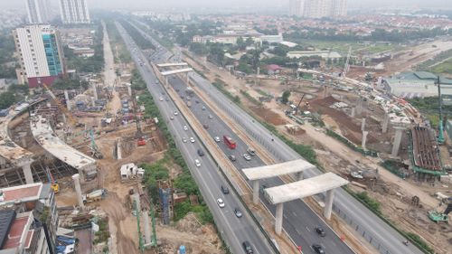 Dự án nút giao khác mức giữa đường Vành đai 3,5 và Đại lộ Thăng Long là một trong những công trình giao thông trọng điểm của Hà Nội đang được triển khai thi công. Ảnh: Phạm Công