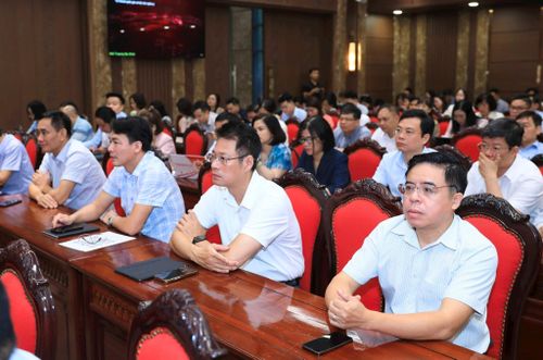 Các đại biểu tham dự hội nghị tại điểm cầu Thành ủy Hà Nội. Ảnh: Quang Thái