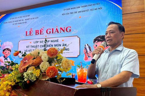 Chủ tịch Hội Cứu trợ trẻ em khuyết tật thành phố Hà Nội Nguyễn Kim Hoàng chia sẻ. Ảnh: Mai Hoa