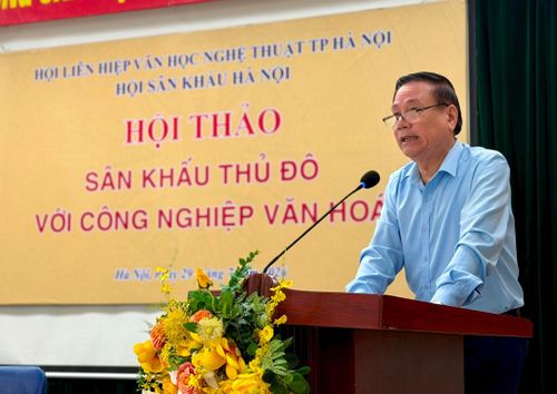 NSND Trần Quốc Chiêm, Chủ tịch Hội Liên hiệp văn học nghệ thuật Hà Nội phát biểu. Ảnh: Thụy Du