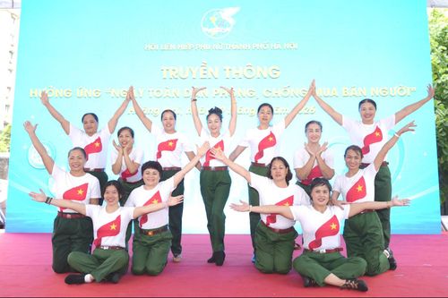Chương trình văn nghệ hưởng ứng Ngày toàn dân phòng, chống mua bán người (30/7). Ảnh: Hoàng Huy