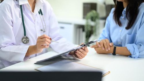 Phát hiện bất thường qua tầm soát mới là bước đầu; người dân cần được tư vấn, chẩn đoán xác định và theo dõi, điều trị phù hợp khi cần thiết.