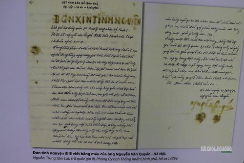 Đơn tình nguyện đi B viết bằng máu của ông Nguyễn Văn Quyền, Hà Nội. Ảnh: T.Anh