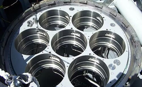 Ngoài nhiệm vụ tấn công, tàu ngầm lớp Ohio SSGN còn có thể triển khai tối đa 2 khoang chứa trên boong khô để đưa lực lượng đặc nhiệm, tàu ngầm cỡ nhỏ và các phương tiện không người lái thực hiện nhiệm vụ.