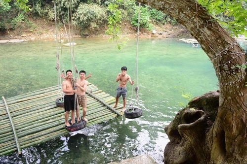 Chính vẻ đẹp tự nhiên ấy đã biến suối Mây thành điểm check-in được nhiều bạn trẻ yêu thích. Ảnh: Đình Minh