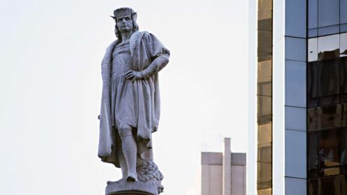  Dù bị nhiều người cười nhạo, Columbus vẫn tiến hành tính toán lại chu vi Trái Đất. Ảnh minh họa: E.C. 