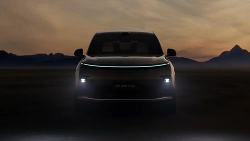Dải đèn màu xanh trên Li Auto L9. Ảnh: Li Auto.